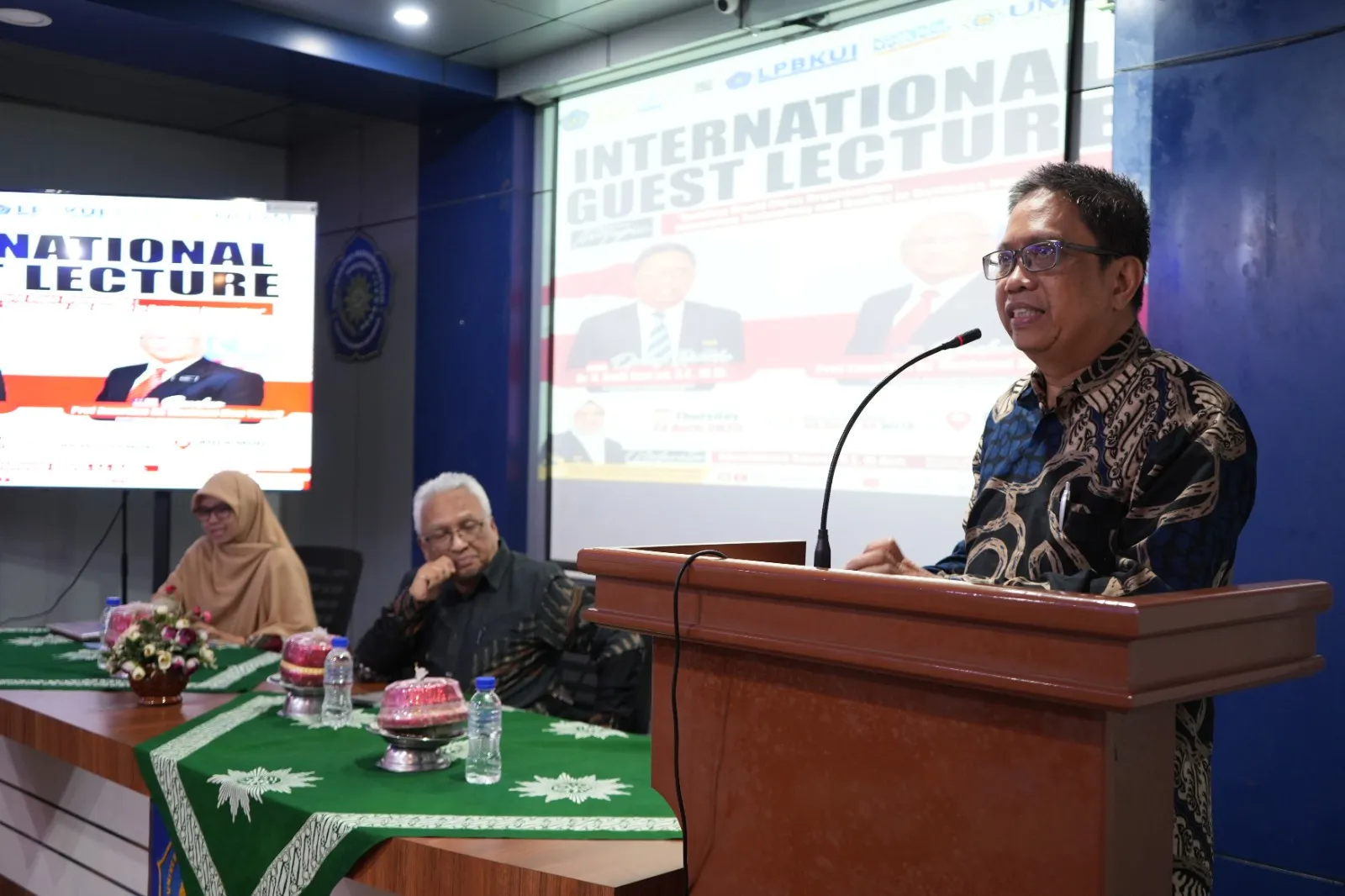 FEB Unismuh Makassar Gelar Kuliah Tamu Internasional, Hadirkan Guru Besar Manajemen dari UMAM