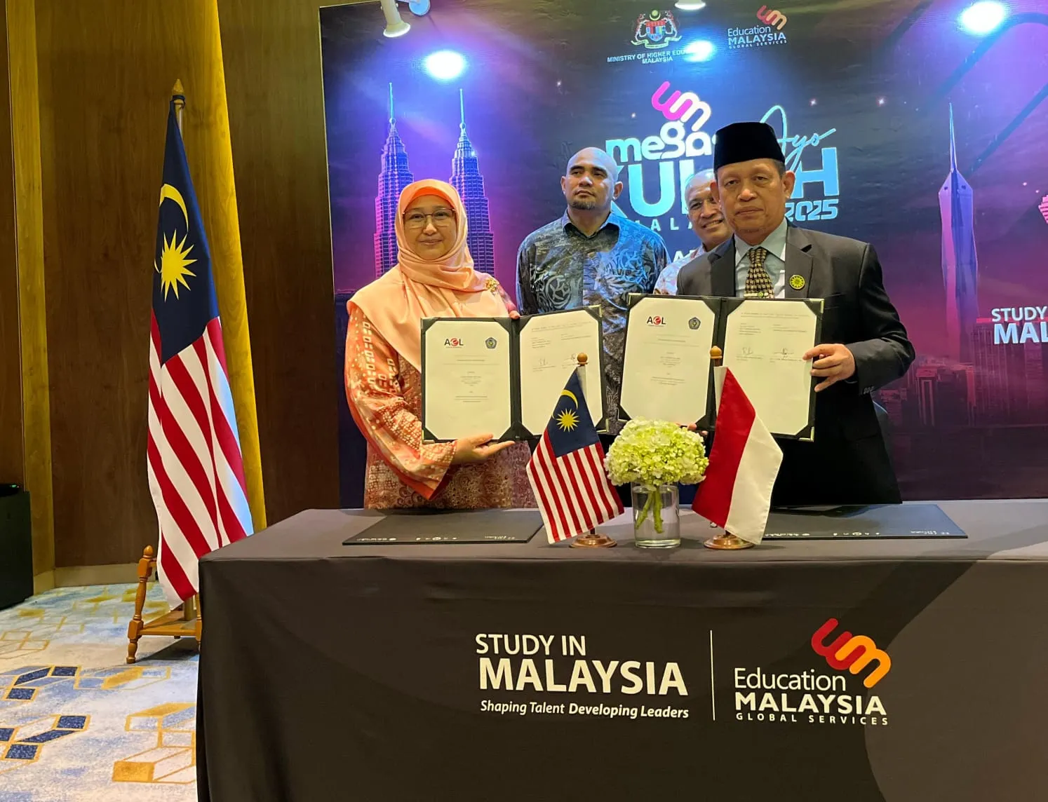 Unismuh Makassar dan AeU Malaysia Perluas Kolaborasi Internasional Lewat MoU di Jakarta