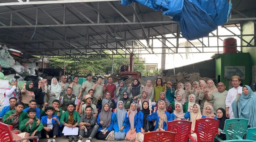Kolaborasi IAEB dengan Unismuh, UIN Alauddin, dan UIAD, Gelar Pengabdian Internasional di Bank Sampah Makassar