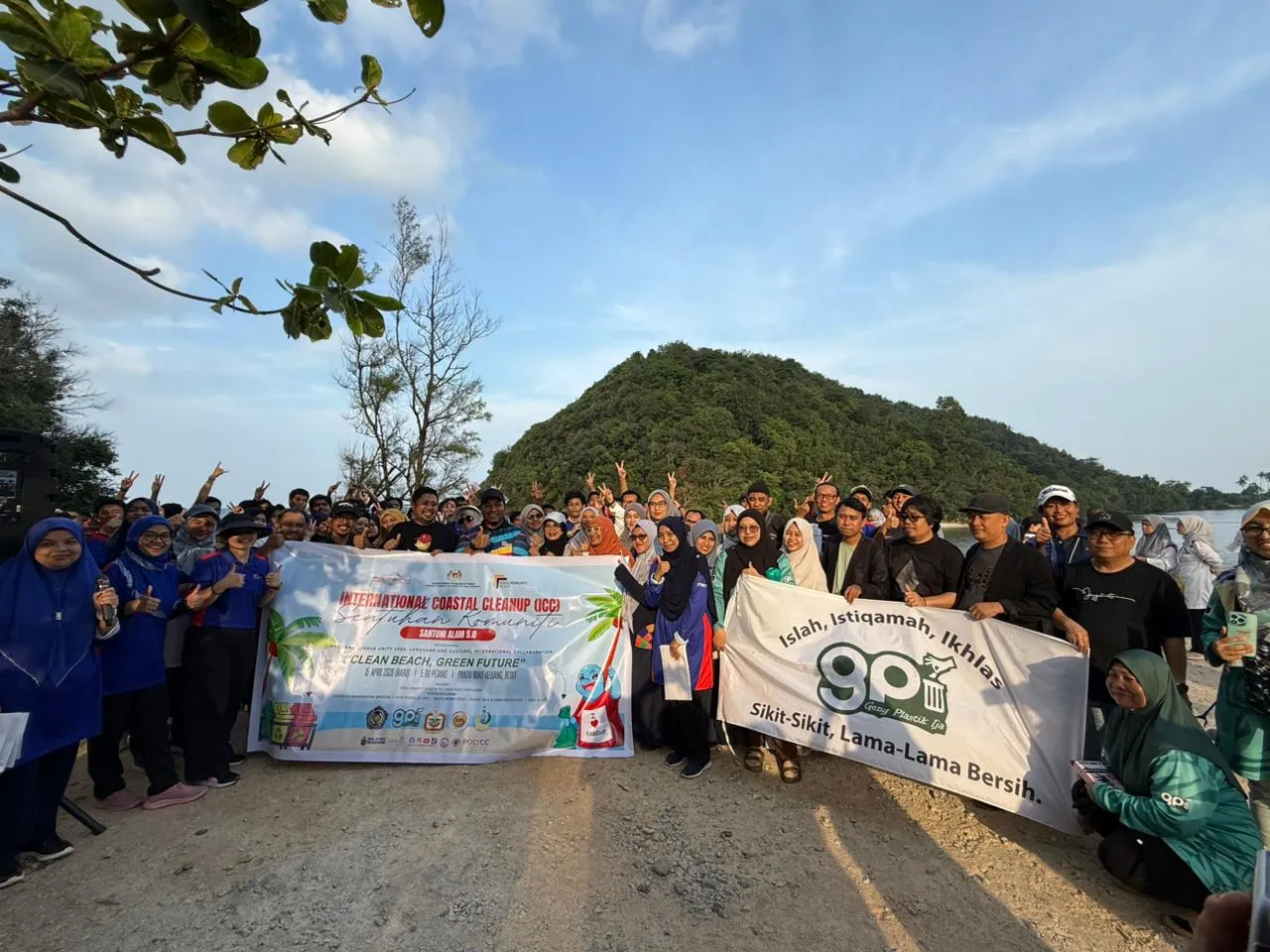 Dosen FEB Unismuh Makassar Gelar Pengabdian Internasional di Malaysia, Soroti Isu Sampah Laut
