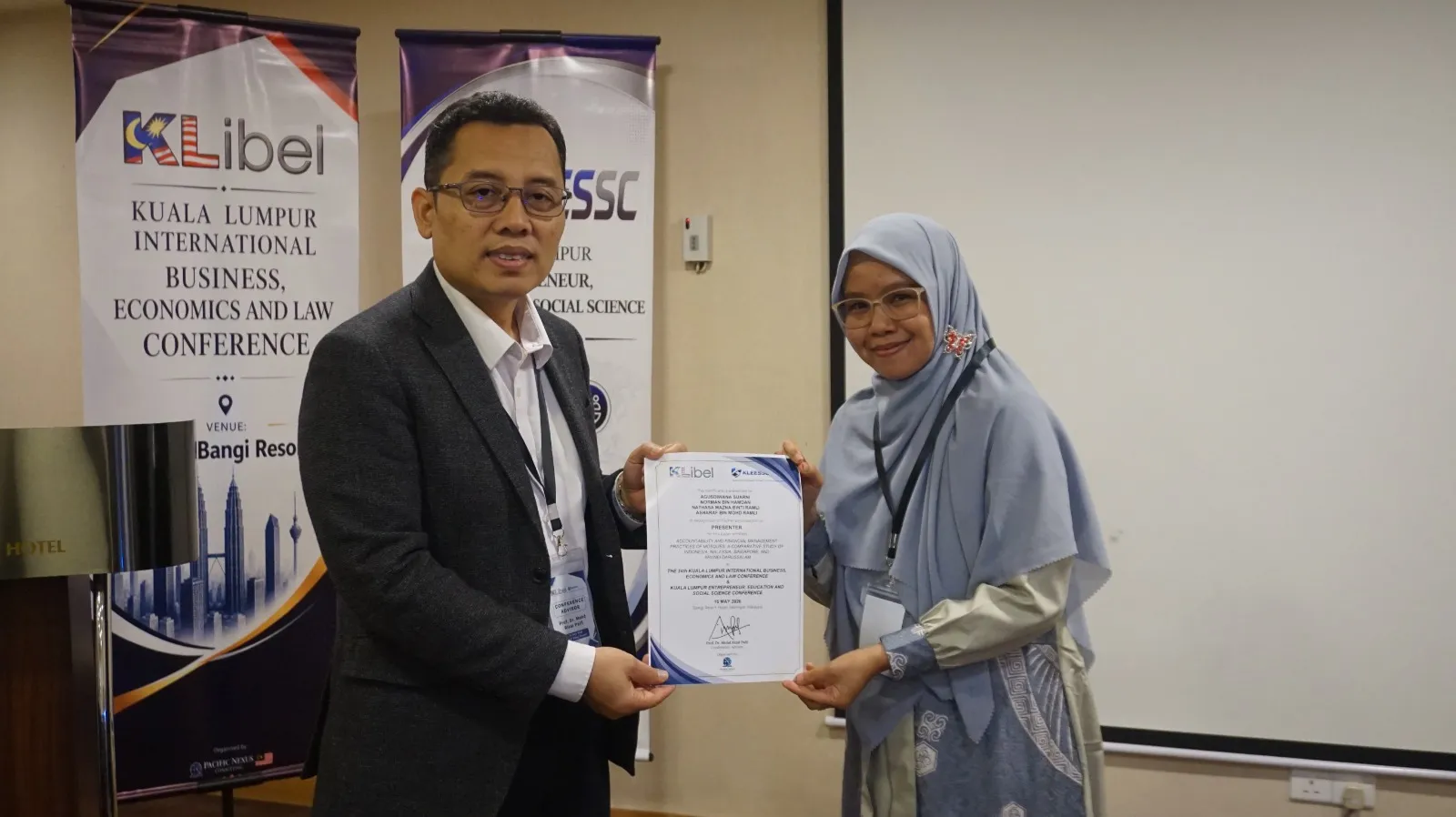 Dosen FEB Unismuh Makassar Presentasikan Riset di Kuala Lumpur